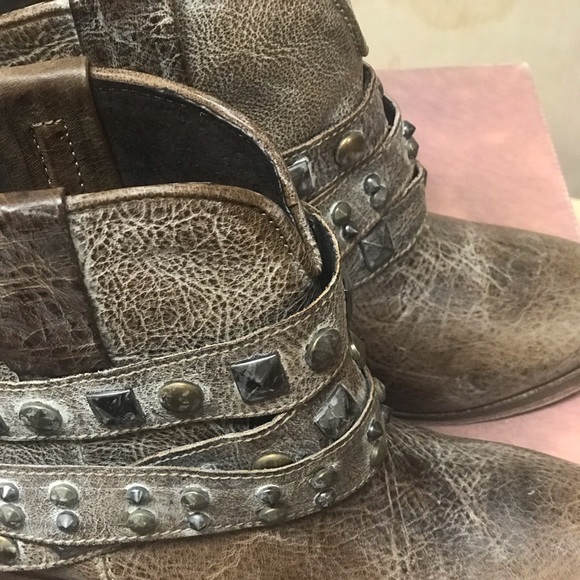 Circle G Saddle Studded Strap Ankle Boot - Picture 5 of 5